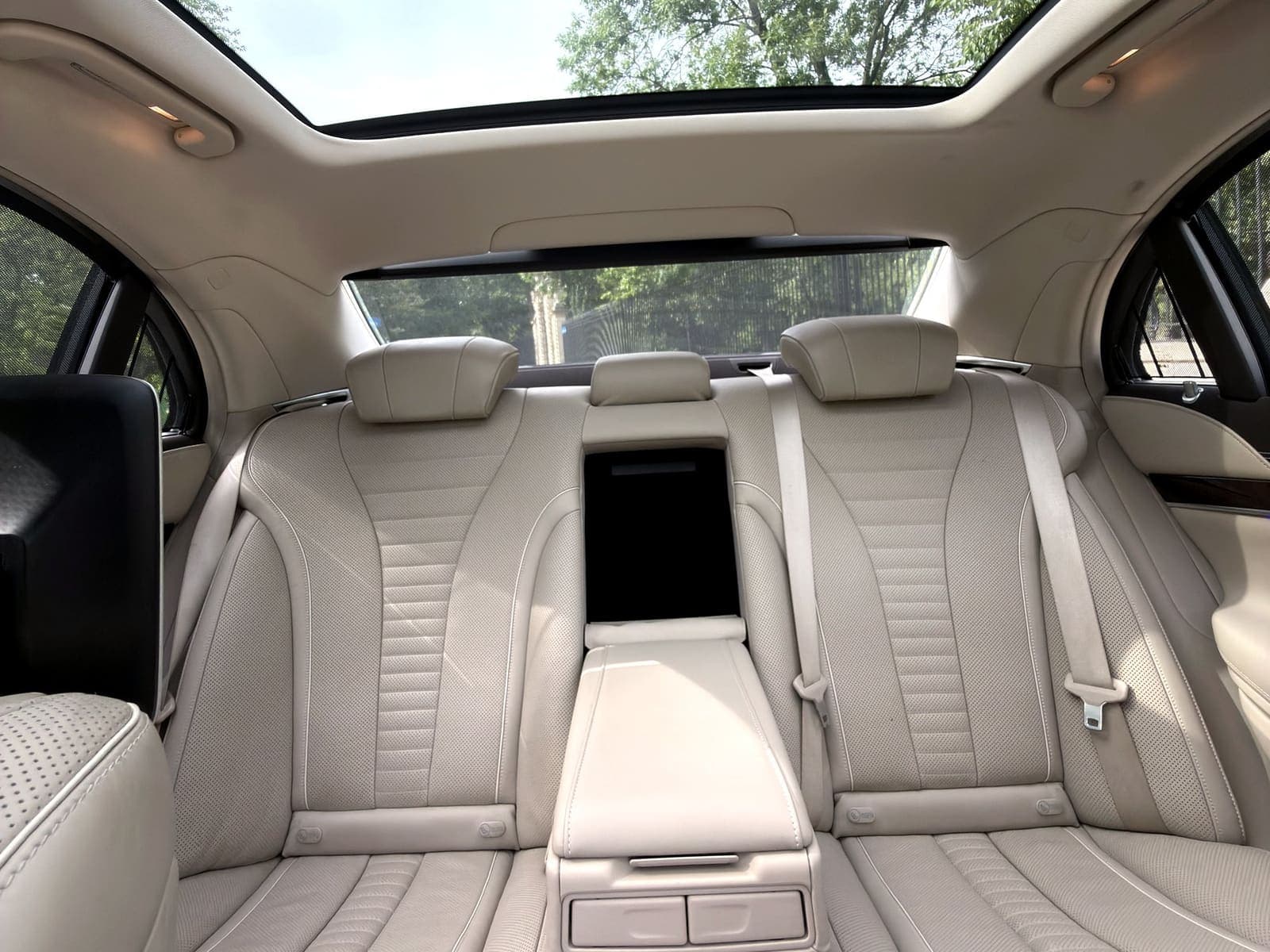 Detale Mercedes-Benz S-Klasa przygotowanego do ślubu